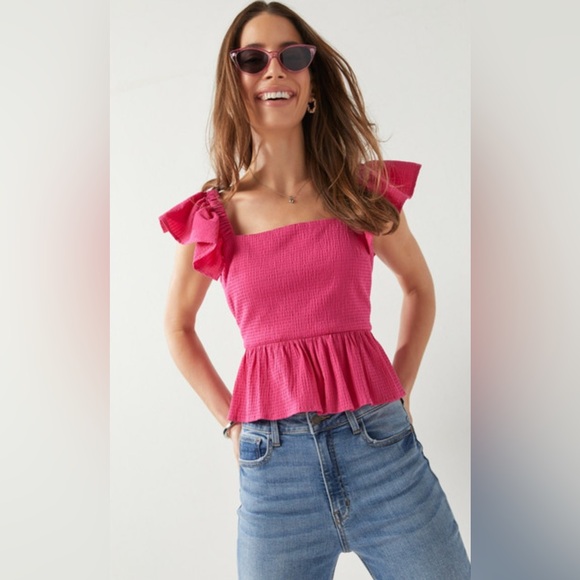 Francesca's Collections Tops - NWT Francesca’s Bella Ruffle Sleeve Bow Back Top 🩷